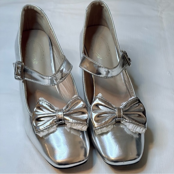 Dola lovely Shoes - Elegant Silver Bow Heels